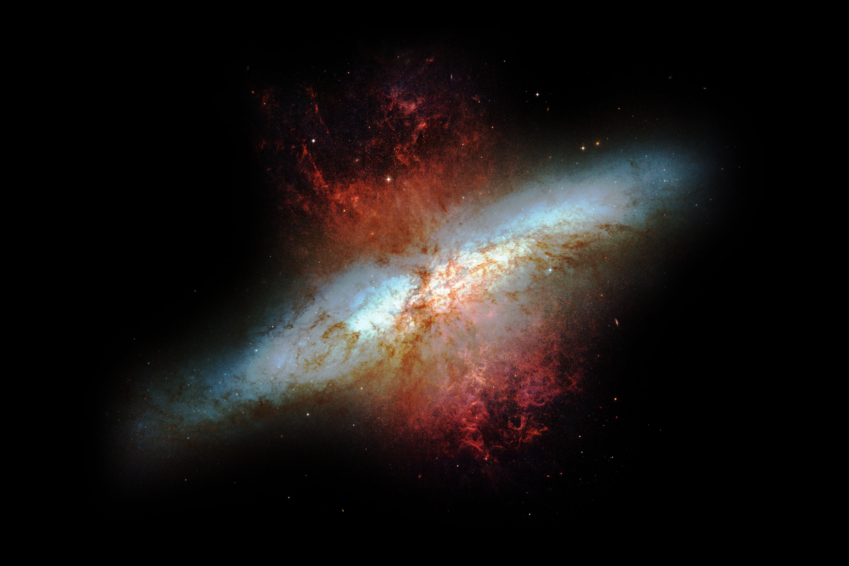 Exploring the Cigar Galaxy (M82): A Spectacular Revelation of a Cosmic Firework